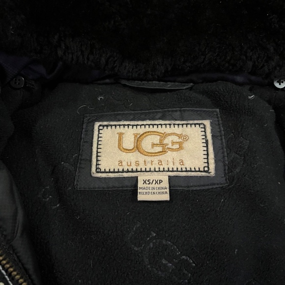 Black UGG vest (size XS) - Picture 3 of 4